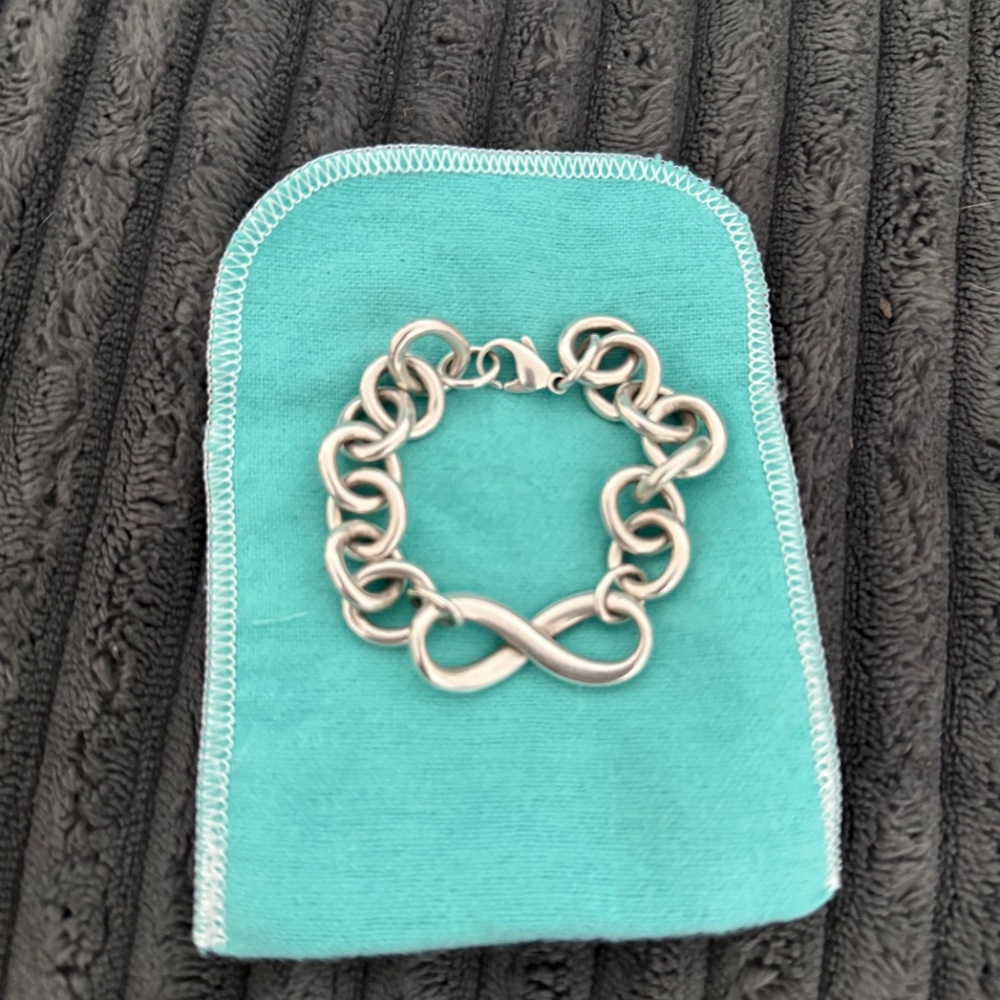 BRAND NEW !!!! Authentic Tiffany & Co Infinity Bracelet (7.5" Med) - Picture 8 of 14